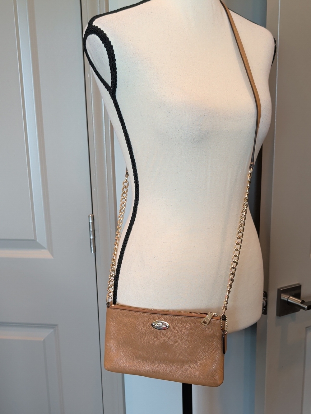 Tan Leather Crossbody Bag with Chain Strap